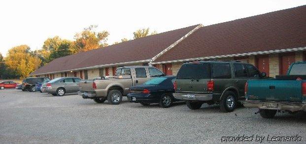 Budget Host Inn - Emporia Exterior foto